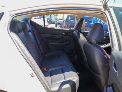 Used 2023 Nissan Altima 2.5 SR w/ SR Premium Package FWD image 10
