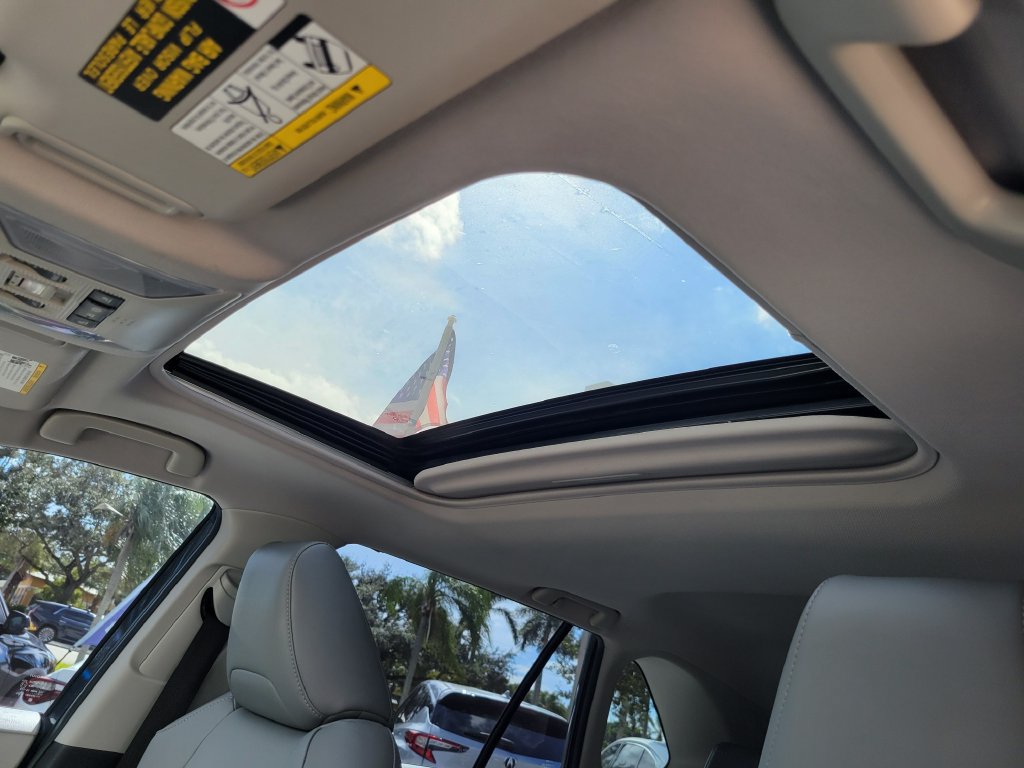 Used 2019 Toyota RAV4 XLE Premium FWD image 18