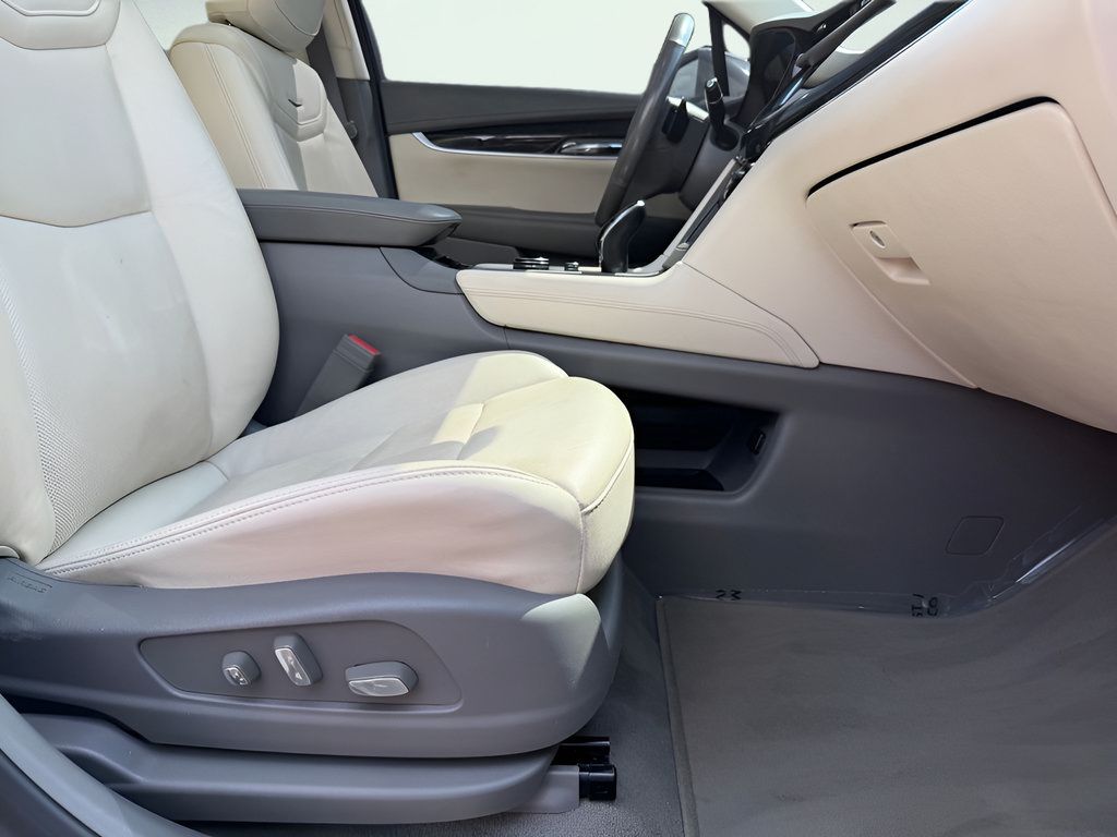 Used 2020 Cadillac XT6 Premium Luxury FWD image 34