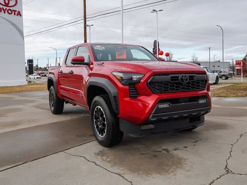 Used 2025 Toyota Tacoma TRD Off-Road image 2