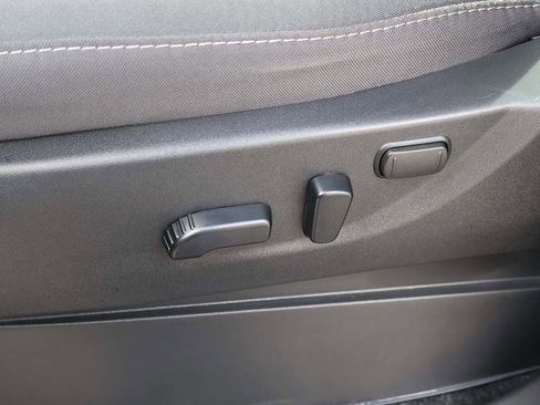 Used 2025 Nissan Frontier SV w/ SV Convenience Package RWD image 33