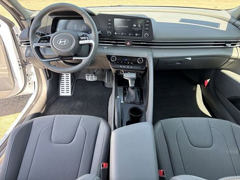 New 2025 Hyundai Elantra Sport image 8