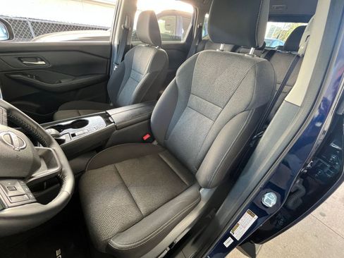 Used 2025 Nissan Rogue SV image 38