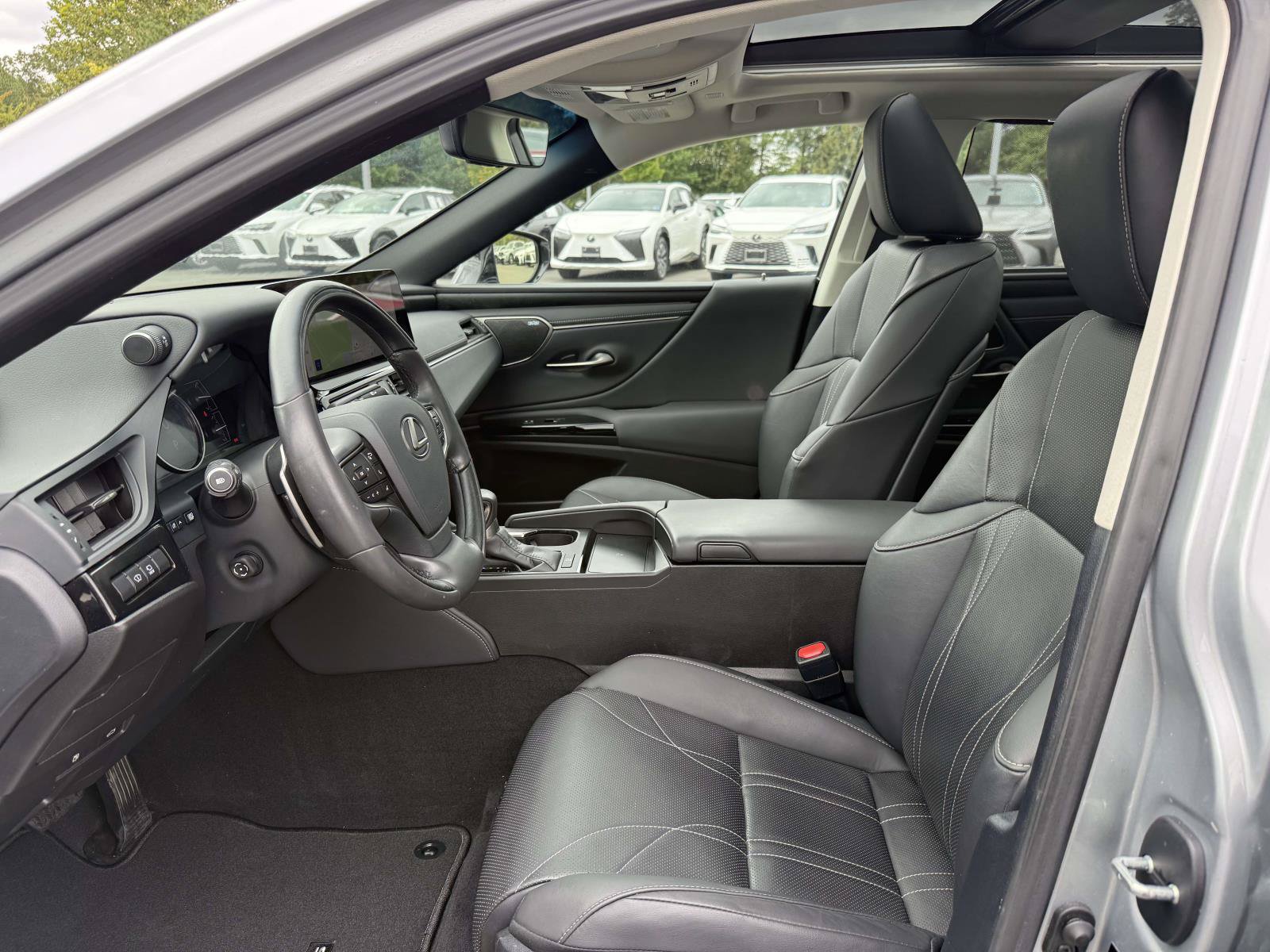 Used 2024 Lexus ES 350 Ultra Luxury w/ Accessory Package (Z2) FWD image 13