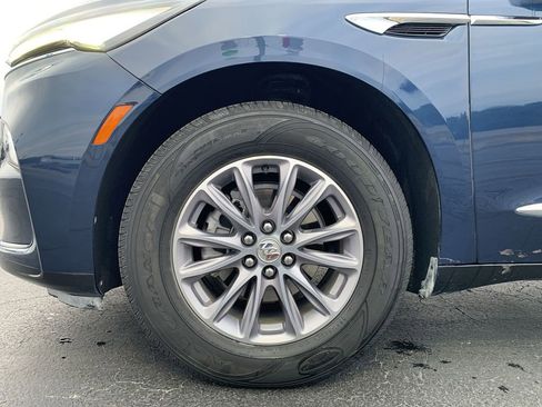 Used 2023 Buick Enclave Essence image 18