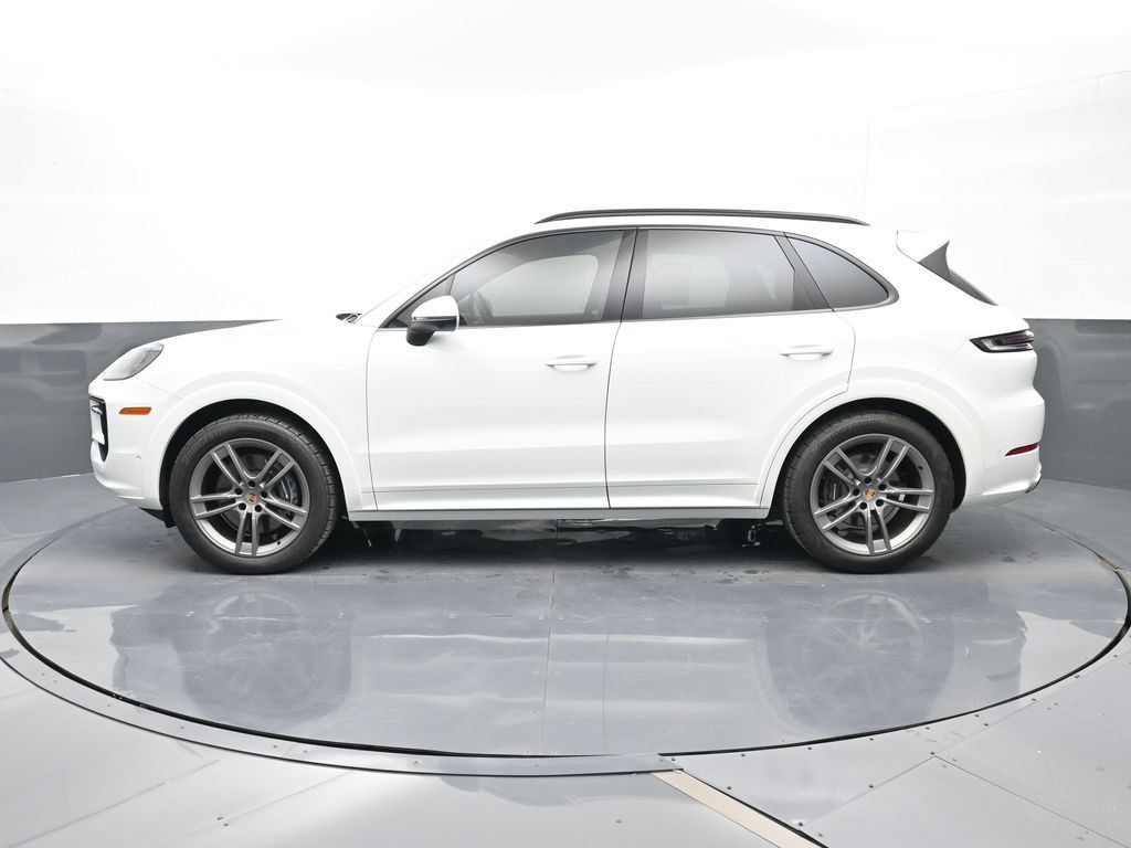 Certified 2025 Porsche Cayenne AWD/4WD image 2