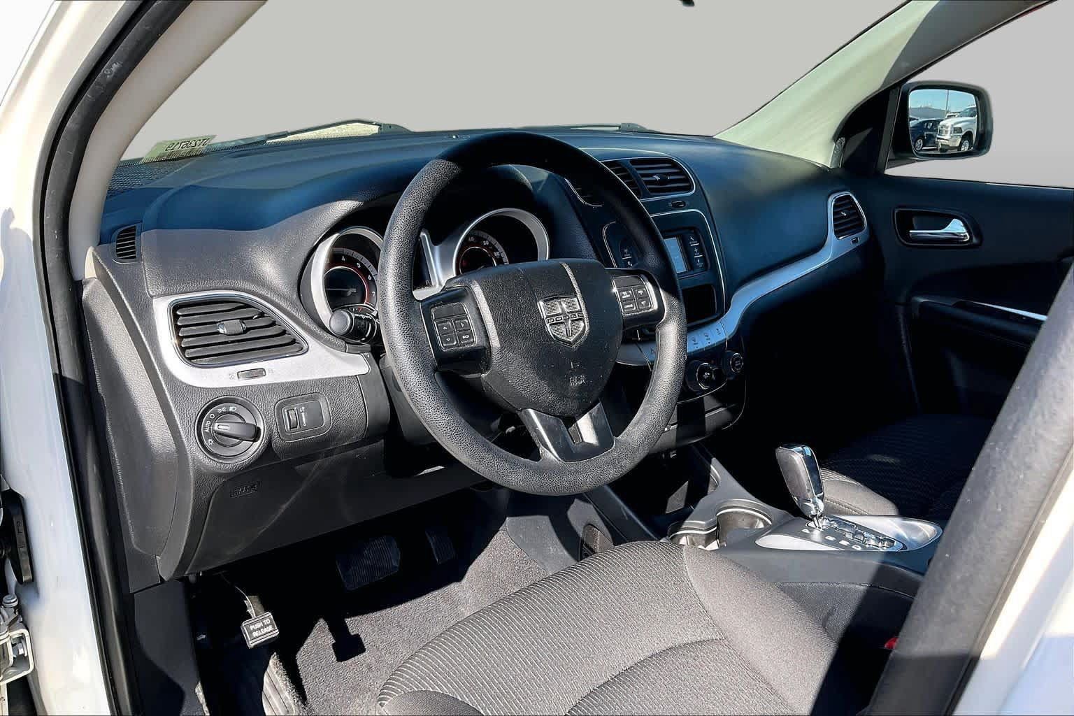 Used 2018 Dodge Journey SE w/ Blacktop Package FWD image 17