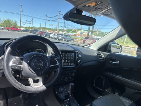 Used 2019 Jeep Compass Limited AWD/4WD image 14