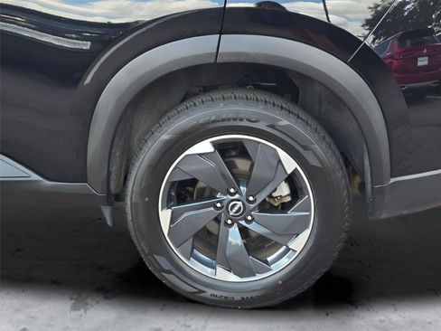 Used 2025 Nissan Rogue SV AWD/4WD image 14