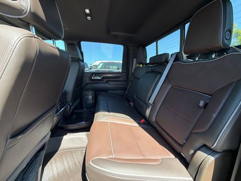 Used 2024 GMC Sierra 2500 Denali w/ Denali Reserve Package AWD/4WD image 3