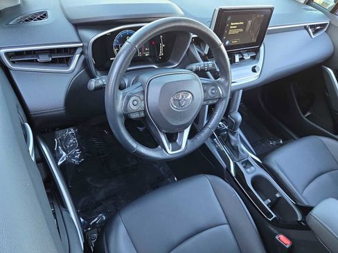 Used 2023 Toyota Corolla Cross XLE w/ Convenience Package image 10