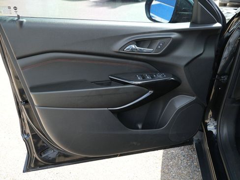 Used 2024 Chevrolet Trax RS w/ Sunroof Package FWD image 4
