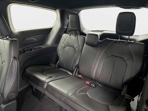 New 2026 Chrysler Pacifica Select FWD image 30