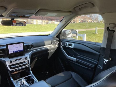 Used 2020 Ford Explorer XLT w/ Equipment Group 202A image 10