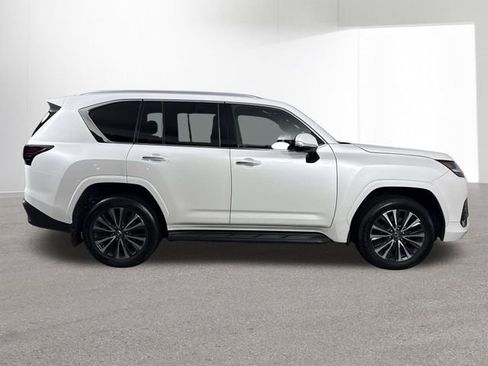 Certified 2025 Lexus LX 600 4WD w/ Interior Upgrade Package image 39