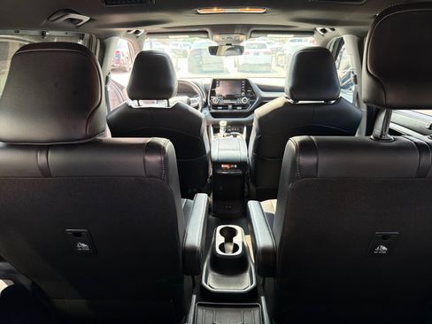 Used 2021 Toyota Highlander XSE AWD/4WD image 16