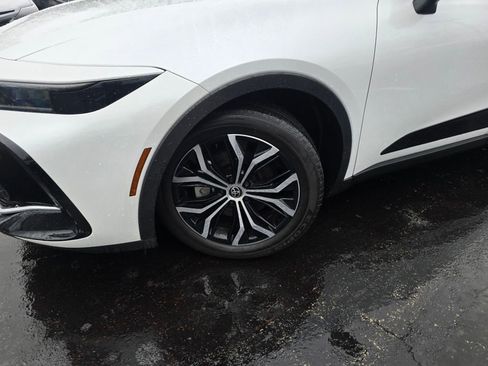 Used 2024 Toyota Crown Limited image 2