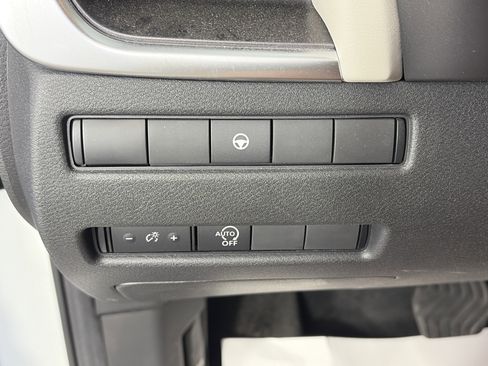 Used 2023 Nissan Rogue SV AWD/4WD image 25