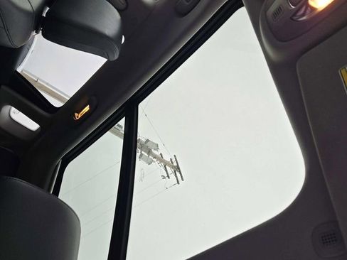 Used 2022 Jeep Compass Limited w/ Sun and Sound Group image 9