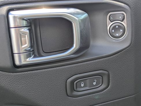 New 2025 Jeep Wrangler Rubicon w/ Technology Group image 11