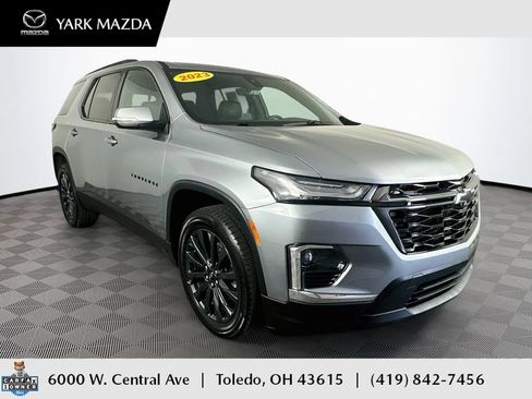 Used 2023 Chevrolet Traverse RS FWD image 1