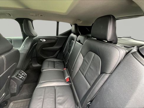 Used 2023 Volvo XC40 B5 Plus AWD/4WD image 22