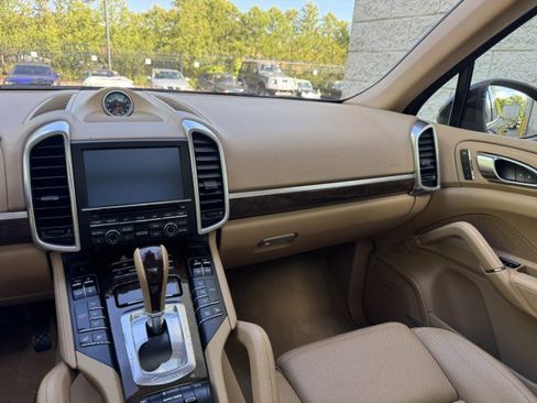 Used 2013 Porsche Cayenne S AWD/4WD image 34