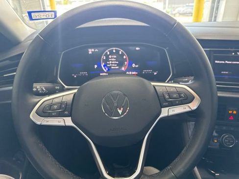 Used 2024 Volkswagen Jetta SE FWD image 6