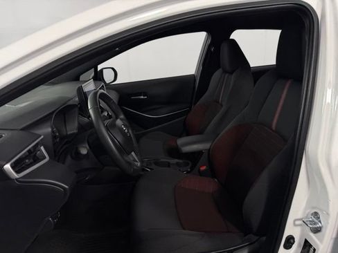 Used 2025 Toyota Corolla SE FWD image 14
