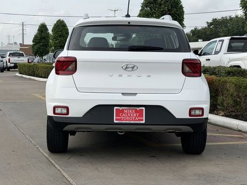 Used 2025 Hyundai Venue SEL FWD image 6