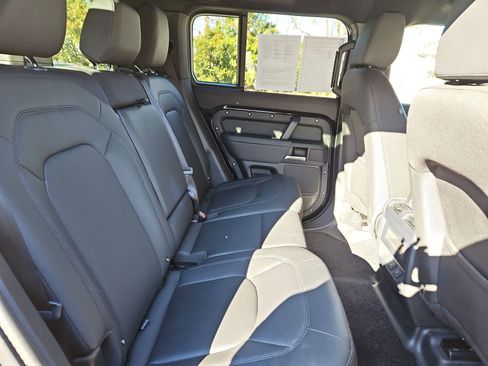 Used 2025 Land Rover Defender 110 S image 17