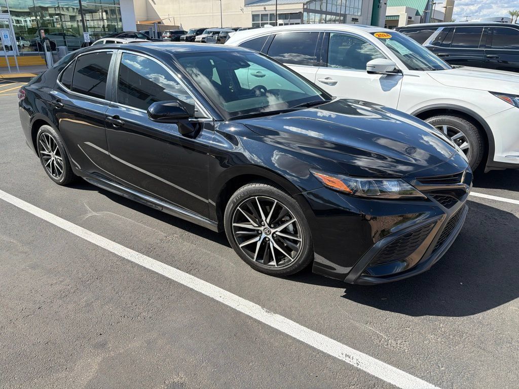 Used 2021 Toyota Camry SE w/ Carpet Mat Package (TMS) FWD image 3