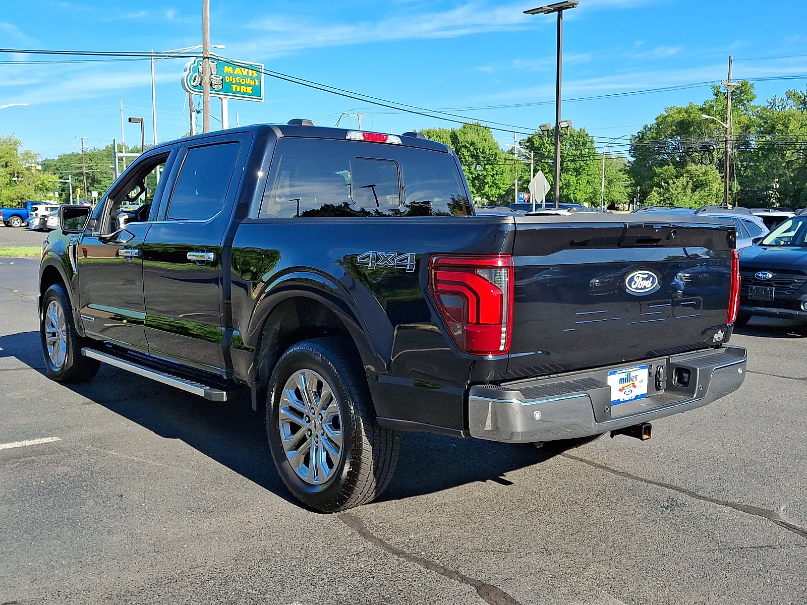 Used 2025 Ford F150 Lariat w/ Equipment Group 501A Mid AWD/4WD image 4