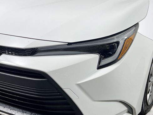 Used 2025 Toyota Corolla LE image 12