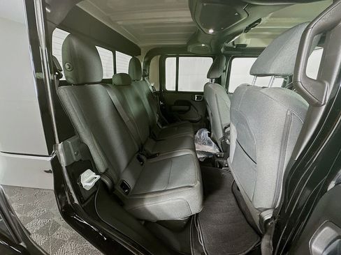 Certified 2024 Jeep Gladiator Sport image 38