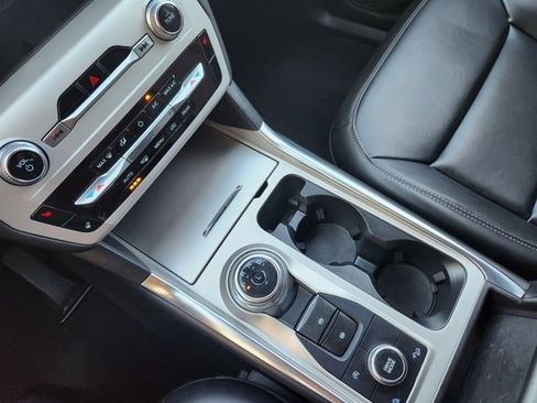 Used 2024 Ford Explorer XLT w/ Equipment Group 202A image 18