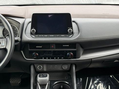 Used 2023 Nissan Rogue SV image 16