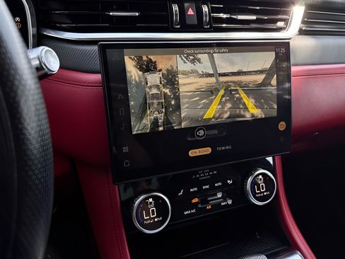 Used 2022 Jaguar F-PACE SVR AWD/4WD image 8