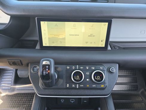 Certified 2023 Land Rover Defender 110 SE AWD/4WD image 22