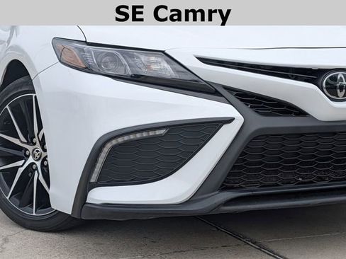 Used 2024 Toyota Camry SE FWD image 3