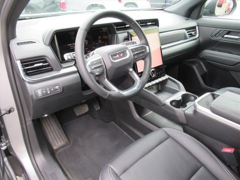 Used 2025 GMC Terrain Elevation w/ Elevation Premium Package AWD/4WD image 16