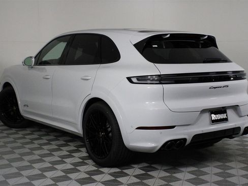 New 2026 Porsche Cayenne GTS image 3