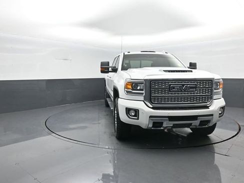 Used 2019 GMC Sierra 2500 Denali image 2