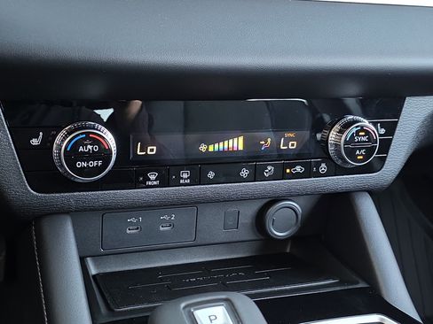 New 2026 Mitsubishi Outlander SE image 19