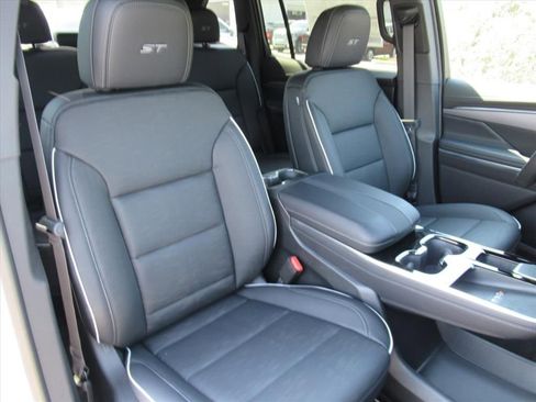 New 2026 Buick Enclave Sport Touring w/ Power Package FWD image 9