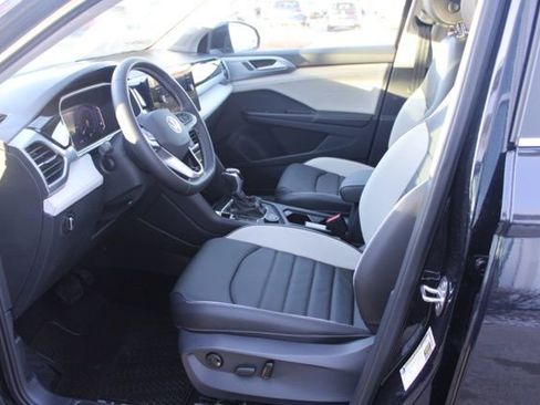 New 2026 Volkswagen Taos SEL image 9