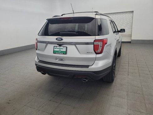 Used 2018 Ford Explorer XLT w/ Equipment Group 202A AWD/4WD image 7