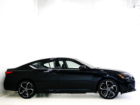 Used 2024 Nissan Altima 2.5 SR FWD image 4