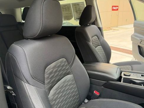 Used 2024 Nissan Pathfinder SV AWD/4WD image 13