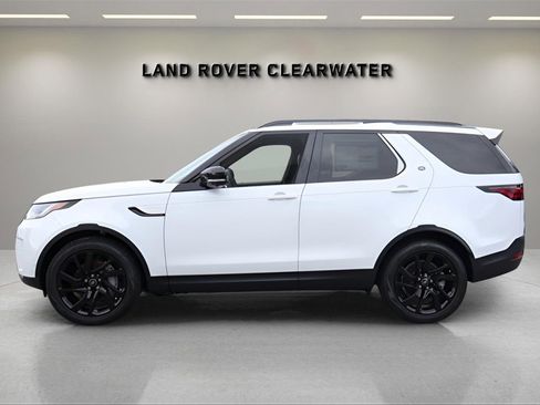 New 2025 Land Rover Discovery S image 2